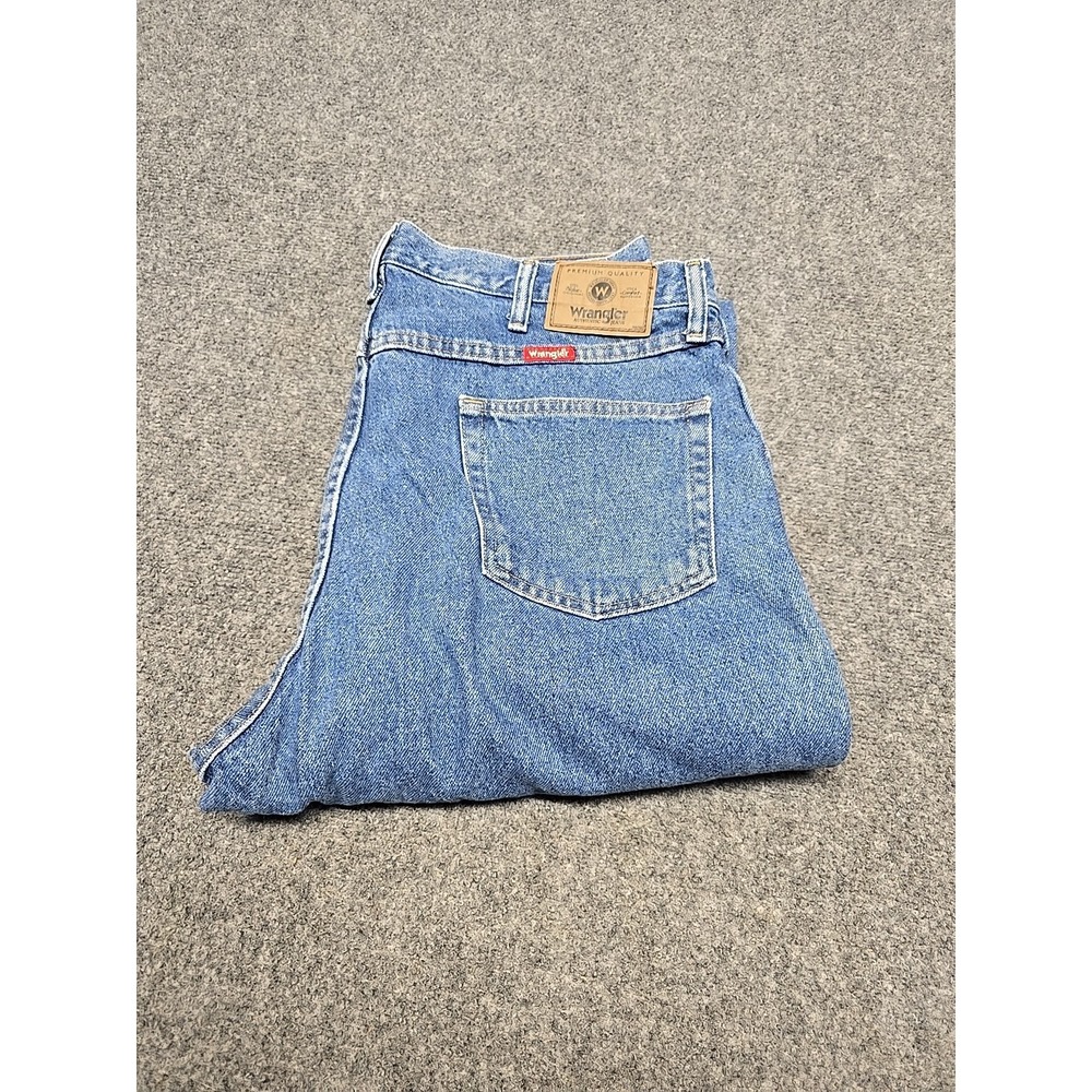 Wrangler Jeans Mens 38/34 Regular Fit Straight Leg Medium Wash 5 Pocket Design